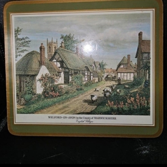 4 Pre Owned Continental Luncheon Placemats With English Villages Designs - Picture 5 of 8